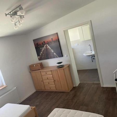 Ferienzimmer Mit Zwei Einzelbetten Und Gemeinschaftkueche Warnow  Extérieur photo