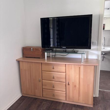 Ferienzimmer Mit Zwei Einzelbetten Und Gemeinschaftkueche Warnow  Extérieur photo